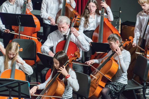 Richard Spradling Playing Cello Thumbnail